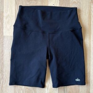 Alo Yoga Airbrush 7" High-Waist Biker Short Medium Black